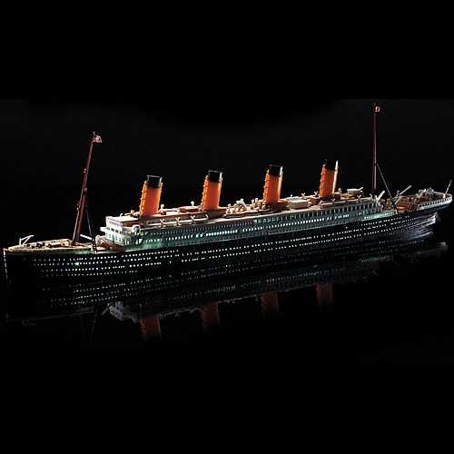 Academy - 14220 - R.M.S. TITANIC + LED SET MCP 1:700